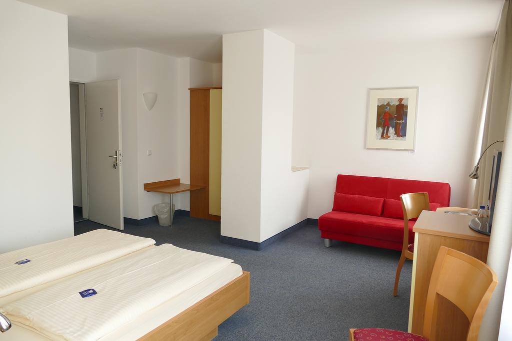 Hasi'S Hotel Grafing Екстериор снимка